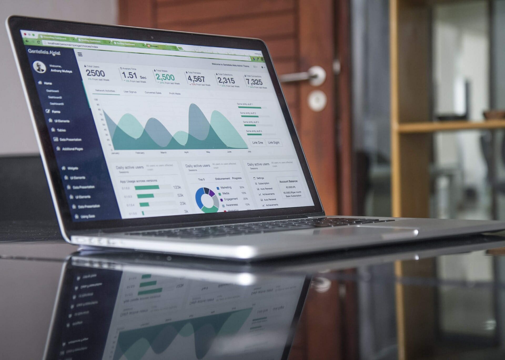 cropped-Statistics-on-a-laptop.jpg